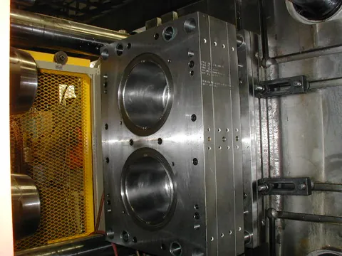 Two-cavity mold for 10-inch round parts, mounted in the press