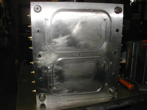Large two-cavity tray mold with polished cavities